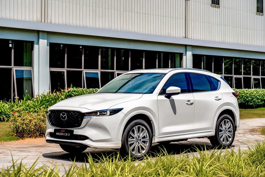 Mazda CX-5 vững vàng ngôi vương thị trường xe Việt